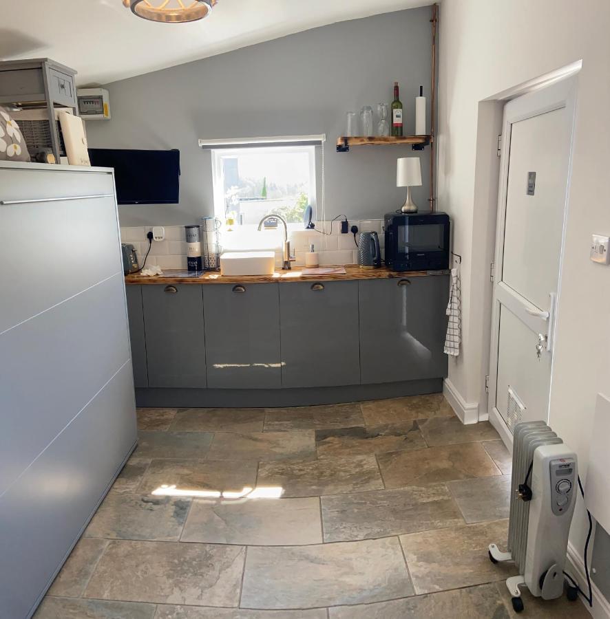 Adorable Bedsit For You, Partner And Your Pet! Stepaside  Exterior photo